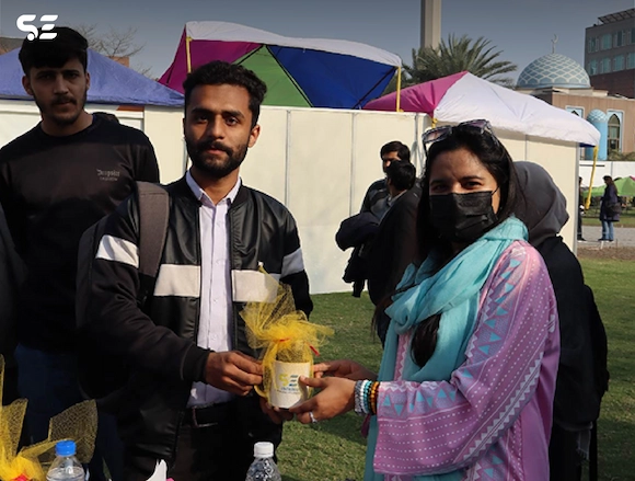 Award distribution at UOL Career Fair 2025 with Soft Enterprise representatives