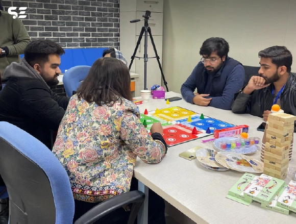 Soft Enterprise employees are enjoying indoor games during Team Games Day.